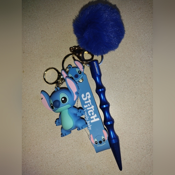 BLUE STITCH 💙 KEYCHAIN - Picture 3 of 5